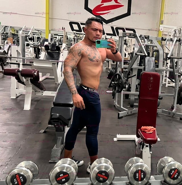 FOTOS DE SOLO SOLVENTES ACTIVO MORENOTE MAMADO TATUADO PREÑADOR 20CM CON DEPARTAMENTO