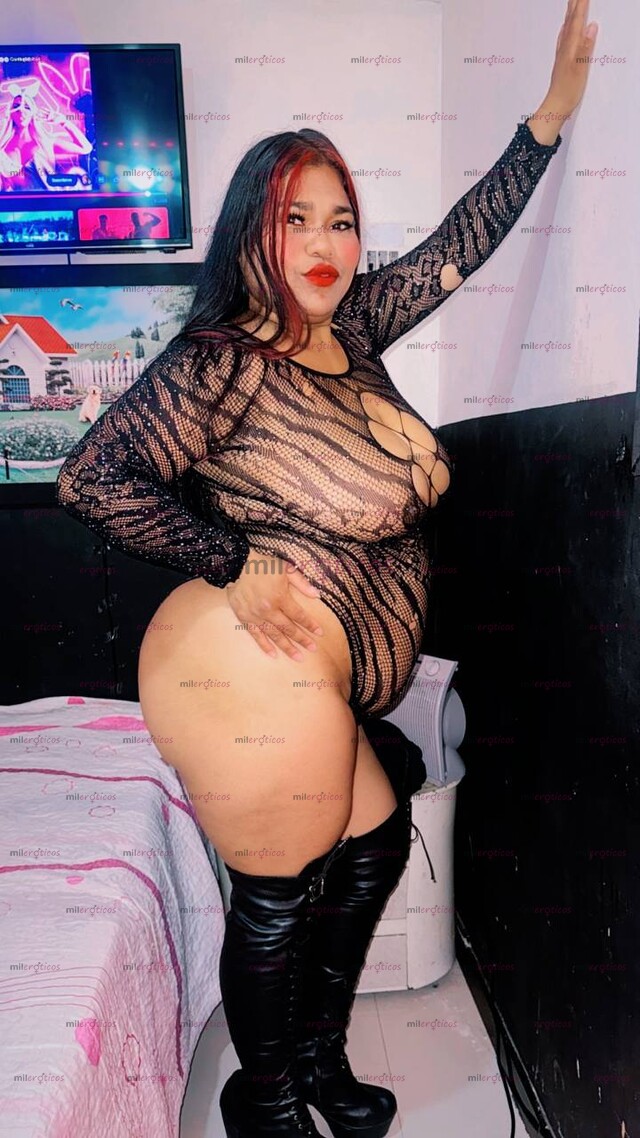 FOTOS DE CHICA VIP TETONA AGUANTADORA DE VERGA SUMISA TRES PLATOS