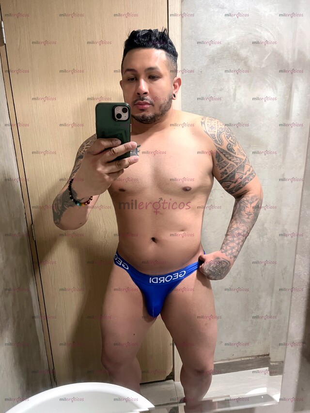 FOTOS DE SERVICIO PLACENTERO. MASCULINO SERIO Y COMPLACIENTE