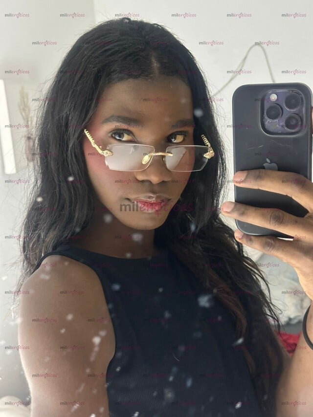 FOTOS DE CHICA NEGRA TRANS VERGONA Y NALGONA MUY SEXY Y CALIENTE