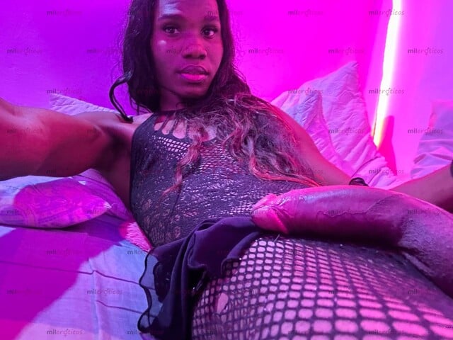 FOTOS DE CHICA NEGRA TRANS VERGONA Y NALGONA MUY SEXY Y CALIENTE