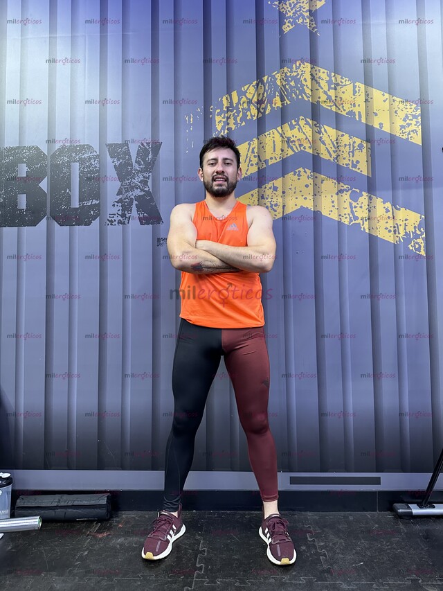 FOTOS DE TOMAS TU HOMBRE GUAPO Y MUY CALIENTE COMPLACIENTE LISTO PARA DESPERTAR TU PASIÓN