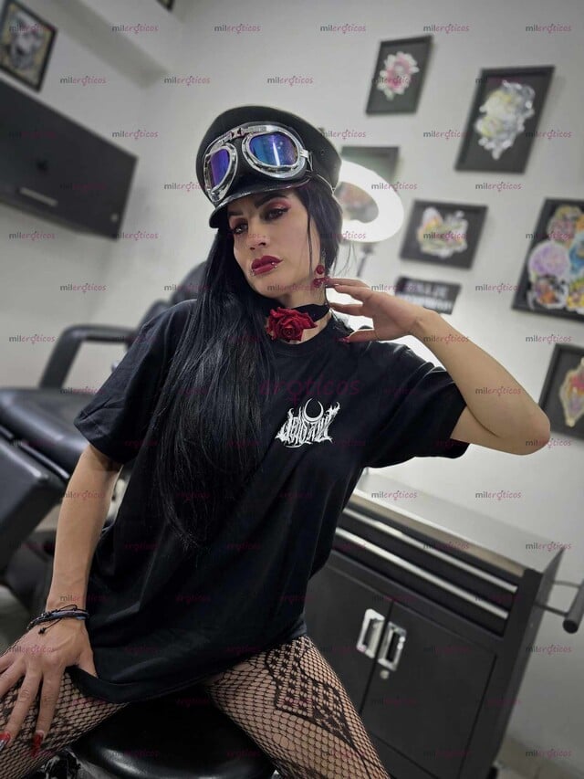 FOTOS DE NUEVA ! VICTORIA BLACK, CHICA ROCHERITA DE OJOS VERDES BUEN LÉXICO