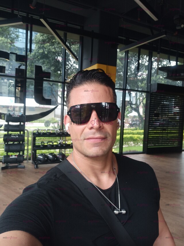 FOTOS DE OSCAR ZALAZAR MASAJISTA PROFESIONAL SHOW DE STRIPPER SEGURIDAD Y PREPARADOFÍSICO