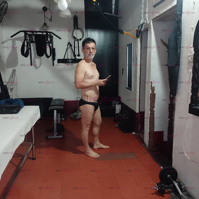 FOTOS DE MASAJISTA Y DEPILADOR PASIVO VETERANO DISPONIBLE SOLO PARA VARONES ACTIVOS MED
