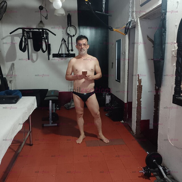 FOTOS DE MASAJISTA Y DEPILADOR PASIVO VETERANO DISPONIBLE SOLO PARA VARONES ACTIVOS MED