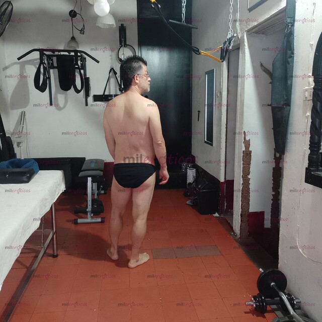 FOTOS DE MASAJISTA Y DEPILADOR PASIVO VETERANO DISPONIBLE SOLO PARA VARONES ACTIVOS MED
