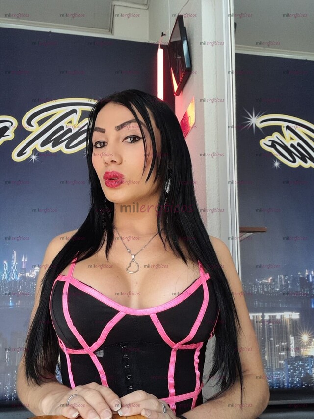 FOTOS DE HOLA SOY LA CHICA DE TUS SUEÑOS SOY MÁS DURA QUE LA MURALLA CHINA