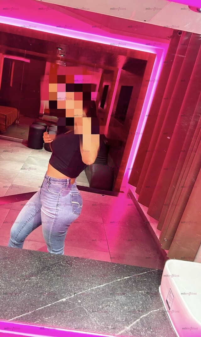 FOTOS DE SEXY CHICA JOVEN ATRACTIVA Y COMPLETAMENTE NALGONA Y CHICHONCITA