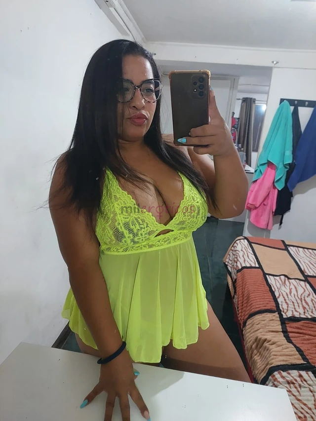 Aqui paty una morena caliente deliciosa con grandes curvas poto y bubis todo natural para que disfrutes y des riendas sueltas a tu imaginacion y mas d...