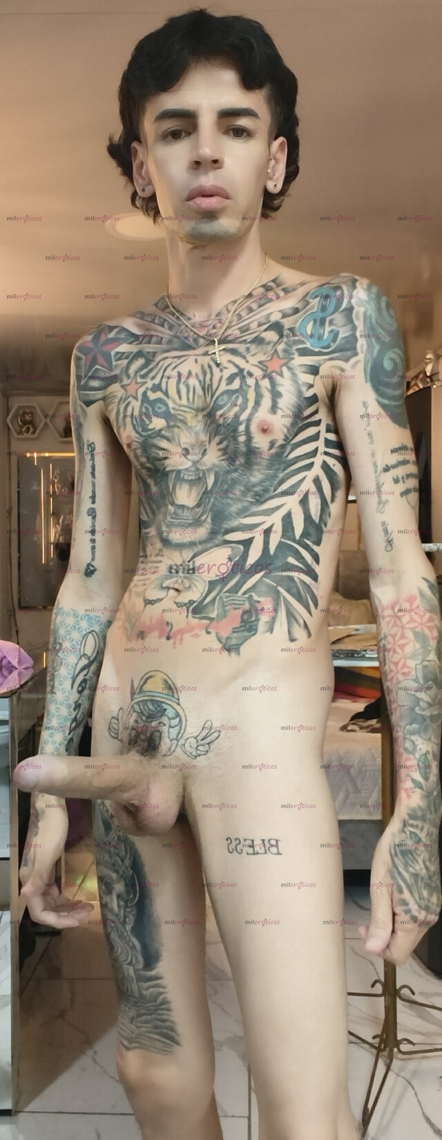 FOTOS DE FLACO BLANCO TATUADO ACTIVO MORBOSO FETICHERO