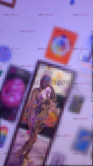 FOTOS DE PEACH VIP, A SHINY, ALTERNATIVE TATTOO, WITH A SPLIT TONGUE