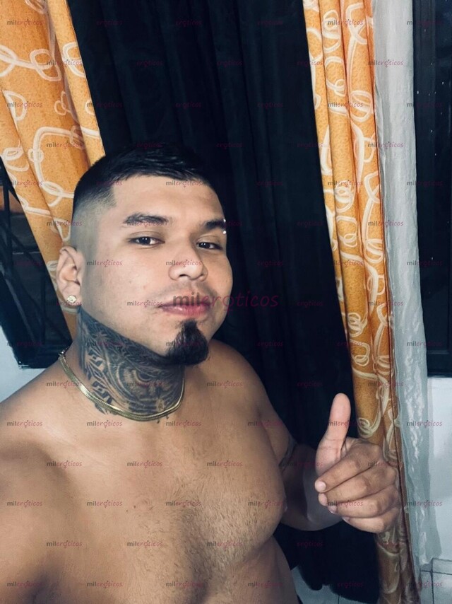FOTOS DE POLLO TATUADO MACHO BARONIL CON SITIO PRIVADO