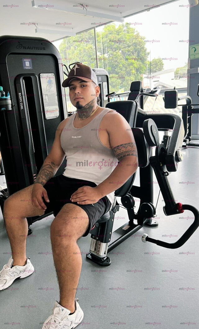 FOTOS DE POLLO TATUADO MACHO BARONIL CON SITIO PRIVADO