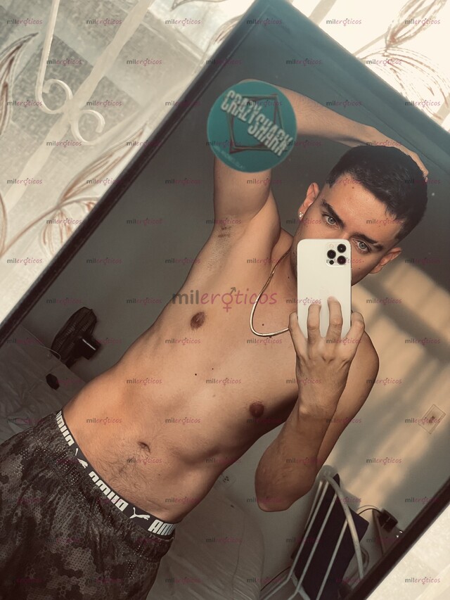 FOTOS DE JOVEN CON SITIO EN ARMENIA POR EL PARQUE SUCRE SOY VERSÁTIL ESCRÍBEME