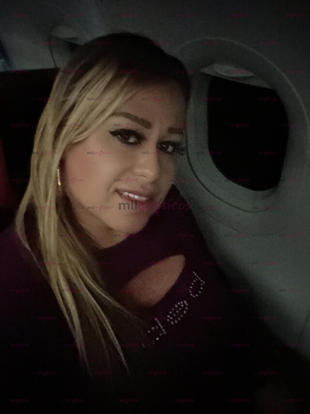 FOTOS DE RUBIA DE PIEL CANELA, DE TRASERO GRANDE Y ENORMES PECHOS, Y BUENA PARA MAMAR