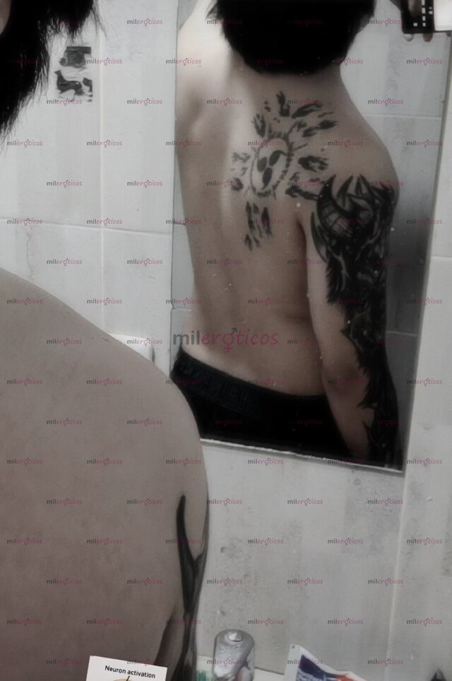 FOTOS DE JOVEN DE 20 AÑOS TATUADO DE CABELLO LARGO ZONA SUR