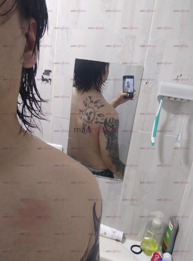 FOTOS DE JOVEN DE 20 AÑOS TATUADO DE CABELLO LARGO ZONA SUR
