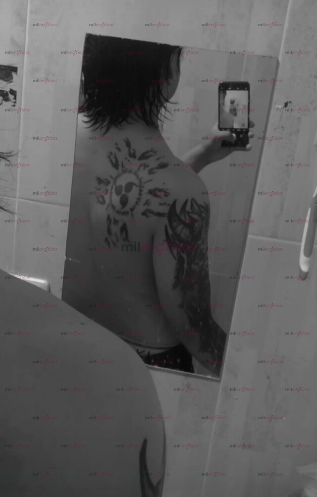 FOTOS DE JOVEN DE 20 AÑOS TATUADO DE CABELLO LARGO ZONA SUR