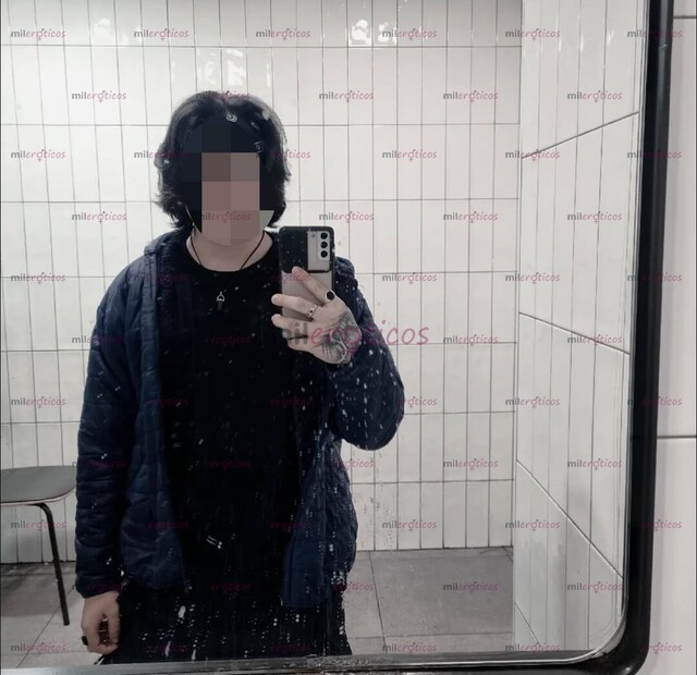 FOTOS DE JOVEN DE 20 AÑOS TATUADO DE CABELLO LARGO ZONA SUR