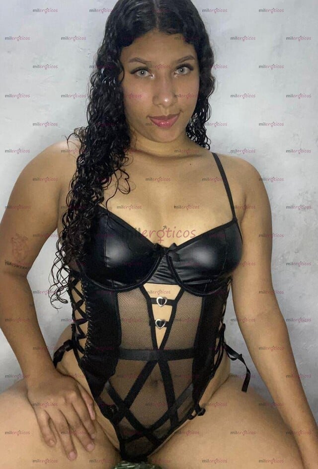 FOTOS DE HERMOSA MORENA CRESPA, CULO GRANDE Y TETAS HERMOSAS