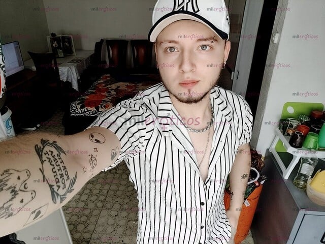 FOTOS DE MONO OJOS AZULES JOVEN BLANCO VERSATIL DISPUESTO A TODO