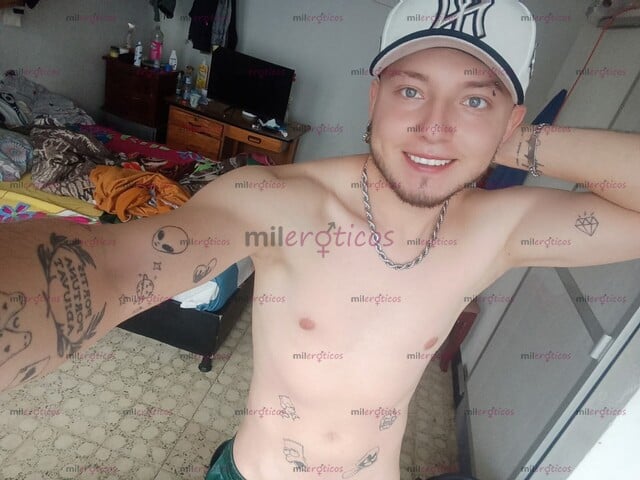 FOTOS DE MONO OJOS AZULES JOVEN BLANCO VERSATIL DISPUESTO A TODO
