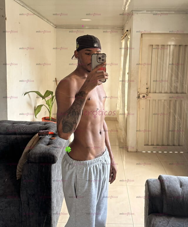 FOTOS DE SOY UN CHICO NEGRO ALTO SIMPÁTICO BUENA POLLA BUEN CULO VEN Y DIVIÉRTETE CONMIGO