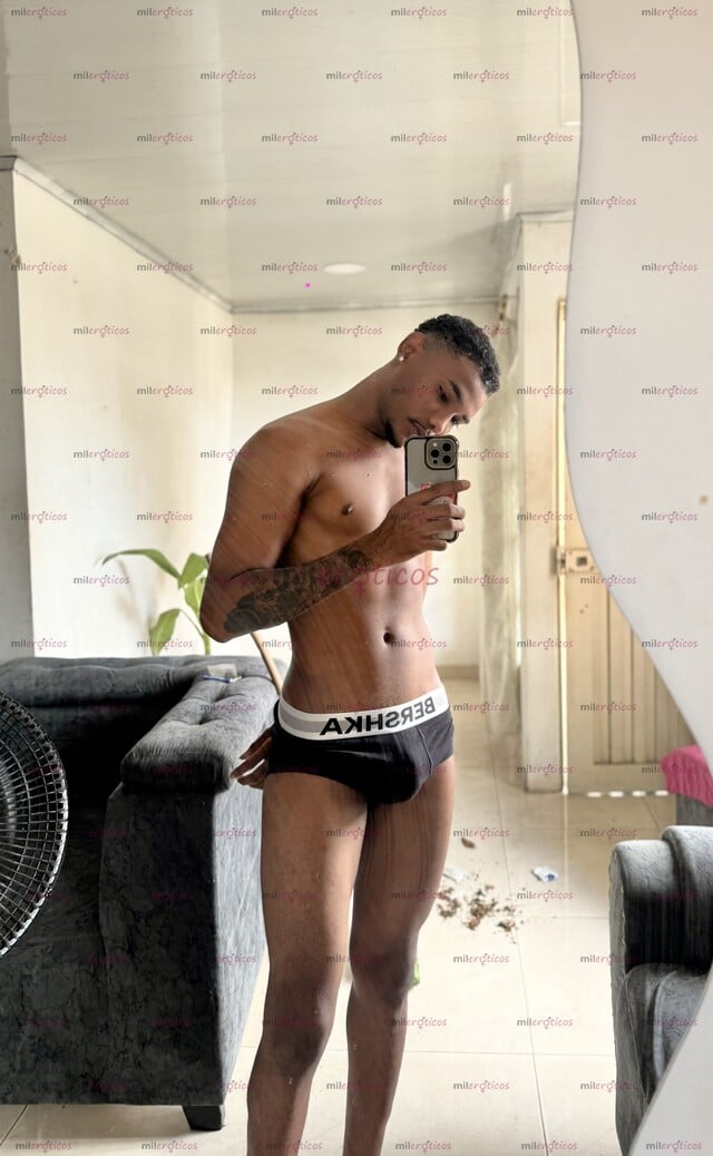 FOTOS DE SOY UN CHICO NEGRO ALTO SIMPÁTICO BUENA POLLA BUEN CULO VEN Y DIVIÉRTETE CONMIGO