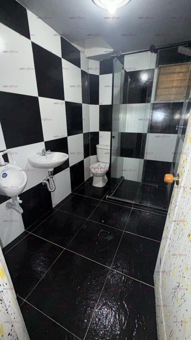 FOTOS DE BUSCO CHICAS QUE QUIERAN GENERAR BUENOS INGRESOS APTO PRIVADO EN LAURELES