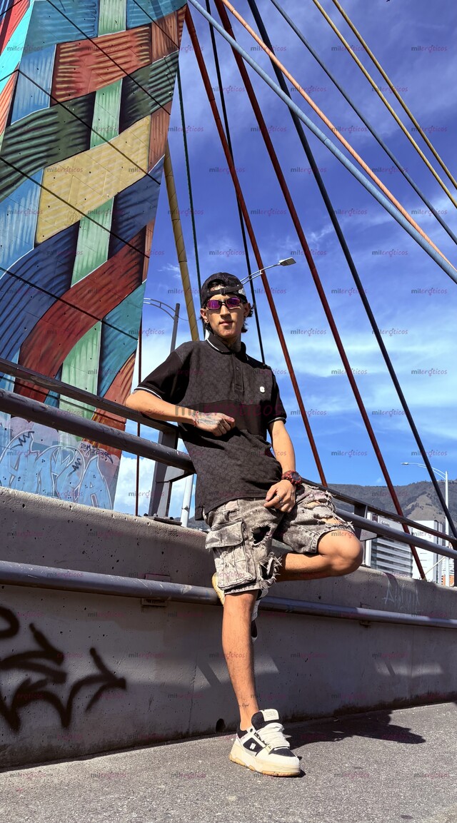 FOTOS DE FLACO SERIO SORNERO DISPUESTO A PASAR UN RATO AGRADABLE