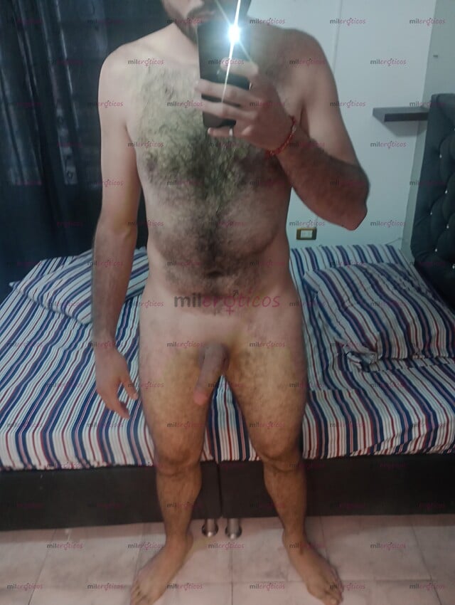FOTOS DE JOVEN ARRECHOOOO Y NALGÓN DESEOSO DE SEXO CALIENTE Y SUCIO EN LA CAMA.