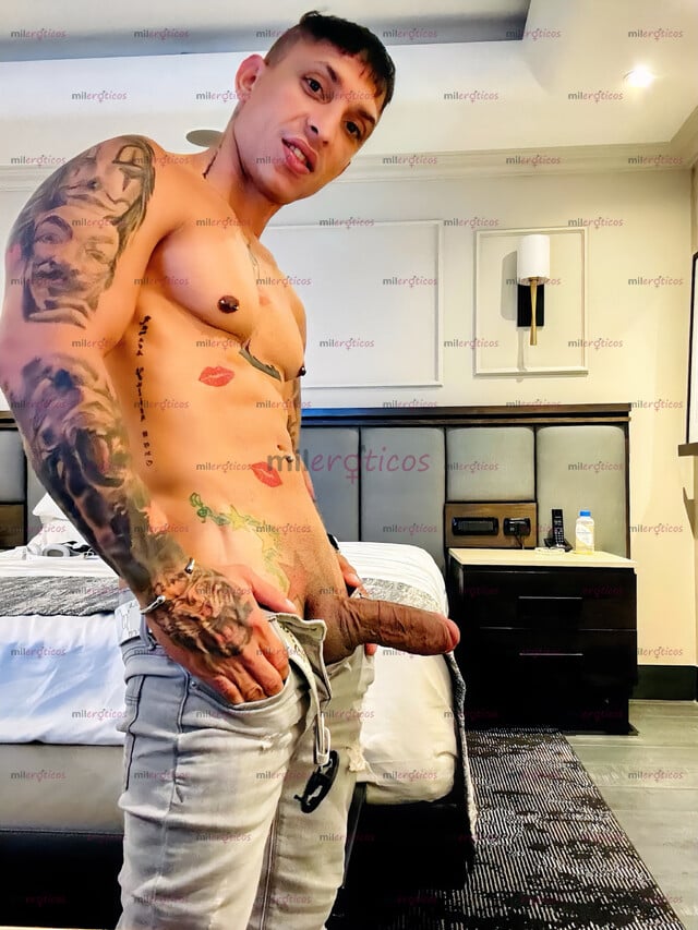 FOTOS DE MACHO DOMINANTE SEXY MUSCULOSO TATUADO Y CON VERGON DISPONIBLE PA DARTE RICO