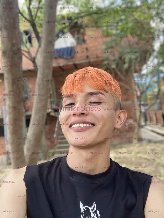 FOTOS DE JOVEN, POLLITO DISPONIBLE PARA CUMPLIR CON SUS NECESIDADES SEXUALES.
