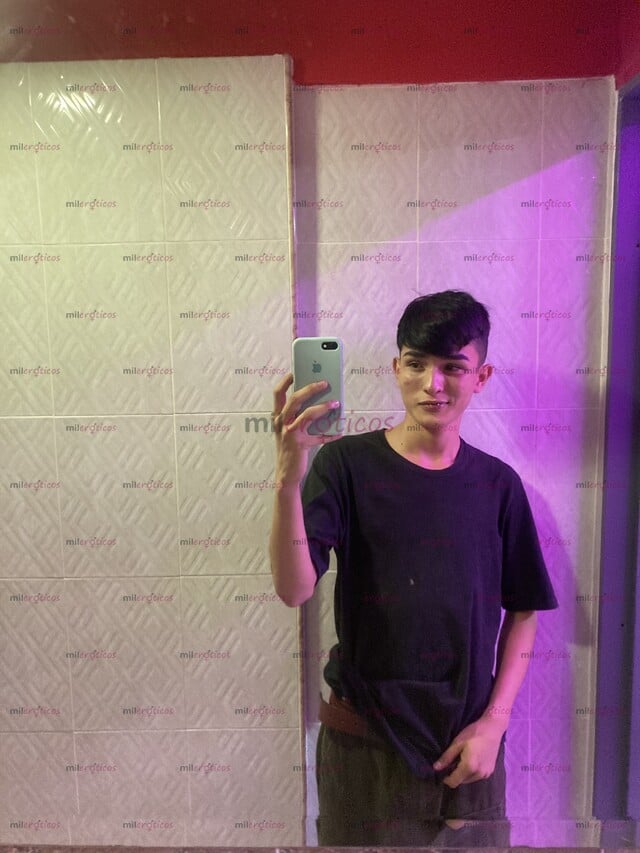 FOTOS DE JOVEN, POLLITO DISPONIBLE PARA CUMPLIR CON SUS NECESIDADES SEXUALES.