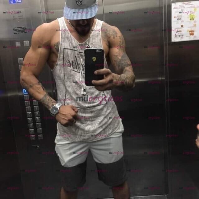 FOTOS DE RICO CHAKAL TATUADO Y CON VERGOTA GRANDE Y GRUESA LLENA DE LECHE