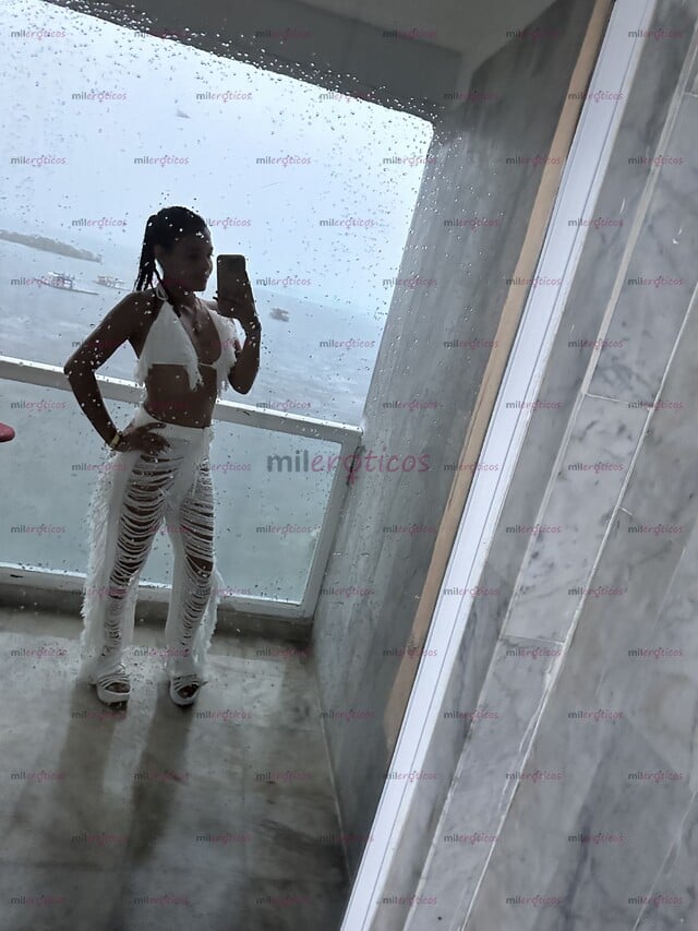 FOTOS DE HOLA ME LLAMO ANDRÉA TENGO 25 AÑOS PRESTO SERVICIO SOLOEN MEDELLÍN UNA HORA 250