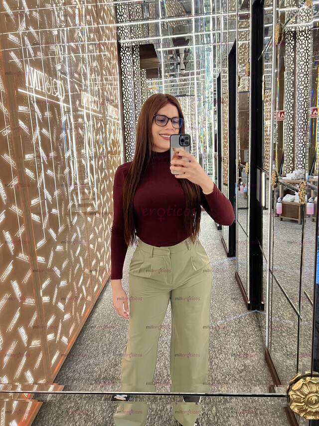 FOTOS DE MUJER FINA, ELEGANTE CON BUEN TEMA DE CONVERSACIÓN DE PIEL BLANCA Y MUY BONITA