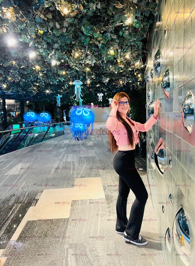 FOTOS DE MUJER FINA, ELEGANTE CON BUEN TEMA DE CONVERSACIÓN DE PIEL BLANCA Y MUY BONITA