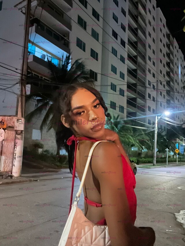 FOTOS DE SOY TODO LO QUE BUSCAS, UNA NEGRA ES LO QUE NECESITAS