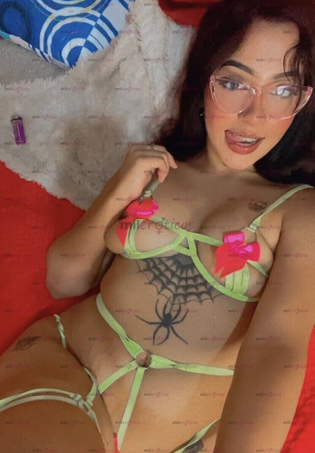 FOTOS DE HERMOSA JOVENCITA DE 20 AÑOS CON CARA ANGELICAL Y BUENAS CURVAS