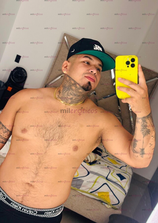 FOTOS DE POLLO TATUADO MACHO BARONIL CON SITIO PRIVADO