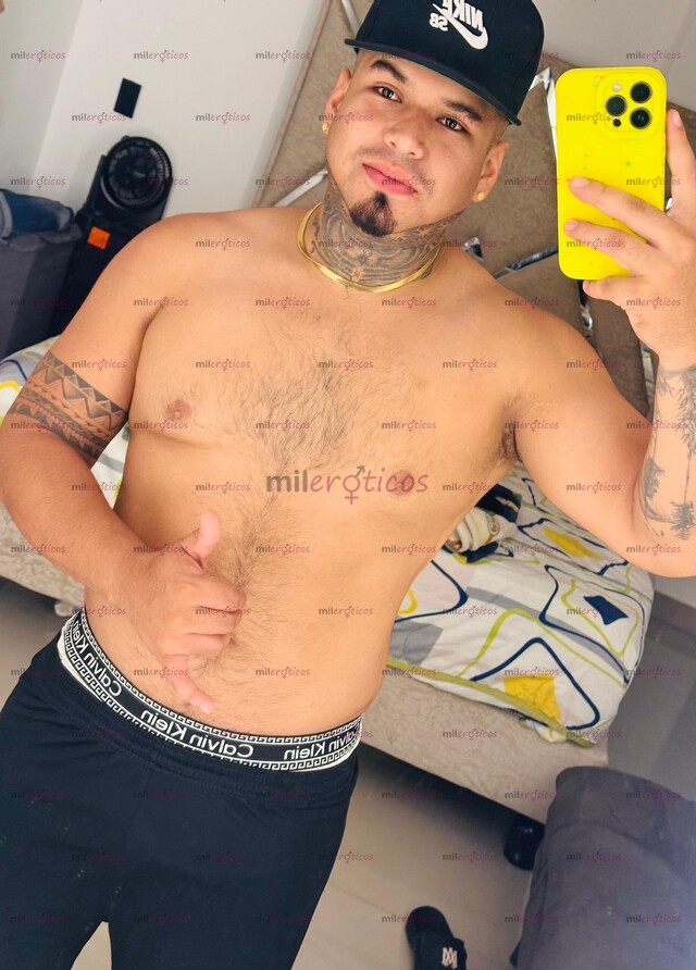 FOTOS DE POLLO TATUADO MACHO BARONIL CON SITIO PRIVADO