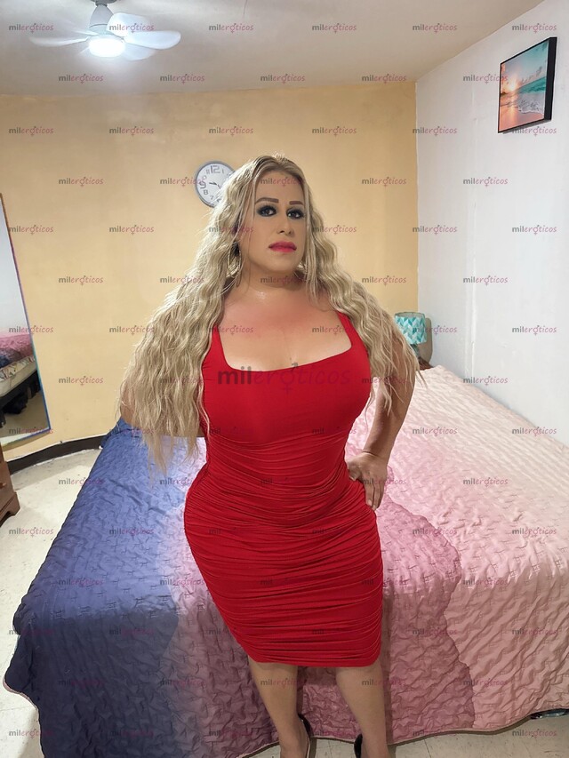 FOTOS DE RUBIA DE PIEL CANELA, DE TRASERO GRANDE Y ENORMES PECHOS, Y BUENA PARA MAMAR