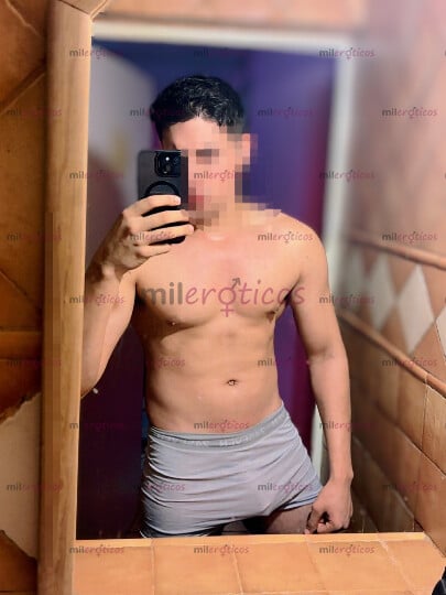 FOTOS DE JOVEN DE CUERPO ATLETA LISTO PARA COMPLACERTE, ECHA UN VISTAZO