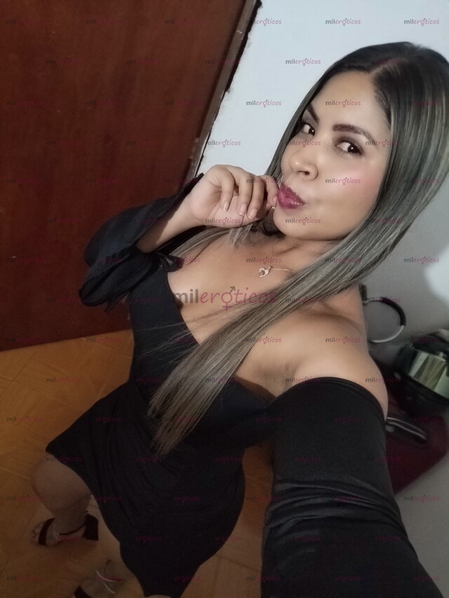 FOTOS DE UNA DAMA SENCILLA E ENCANTADORA CON UN ROSTRO ANGELICAL