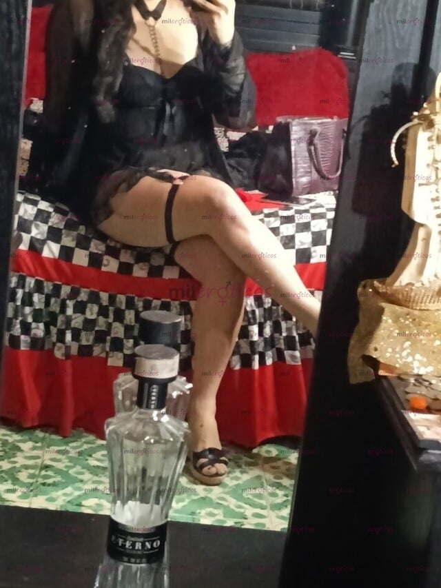 FOTOS DE PROMOCION DE TIERRA CALIENTE LAS PIERNAS DEL MILLÓN ÚNICOS DIAS SEXOXA Y PUTONA