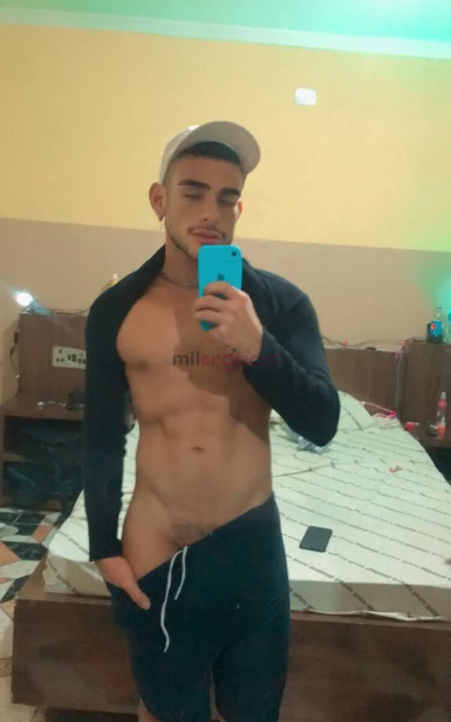 Me chamo bruno tenho 23 anos garoto jovem simpatico e muito bonito com local limpo e discreto para quem curte sigilo curto uma putaria 1 71 de altura7...