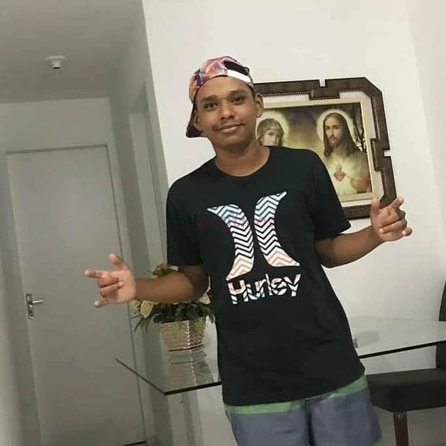 Ola me chamo lucas estou localizado aqui no genibau sou um moreno sarado gostoso com um pau enorme e grosso sou apenas ativo nao abro excecoes para se...