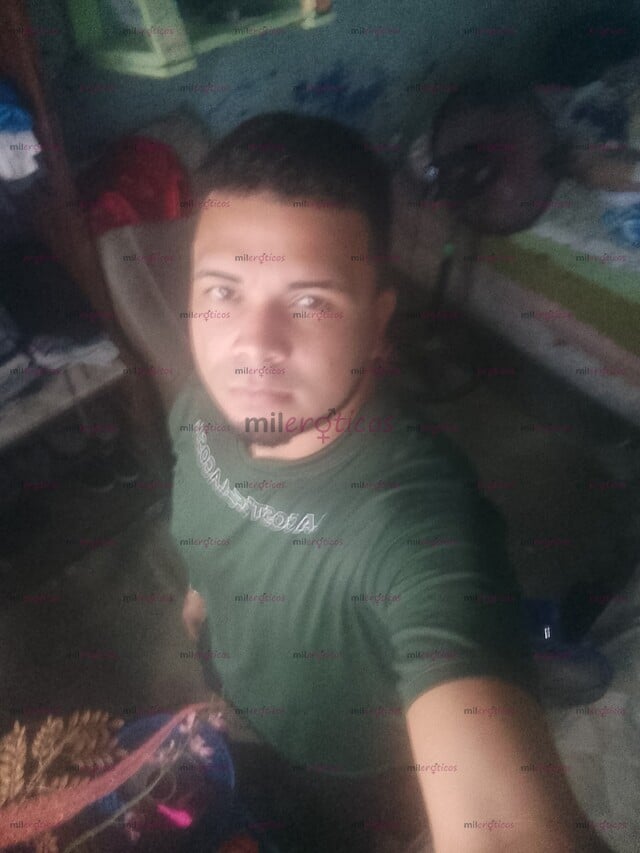 FOTOS DE HOLA ME LLAMO JHOAN SOY UN CHICO VERSÁTIL DISPUESTO A CUMPLIR SUS FANTASÍAS SEXU